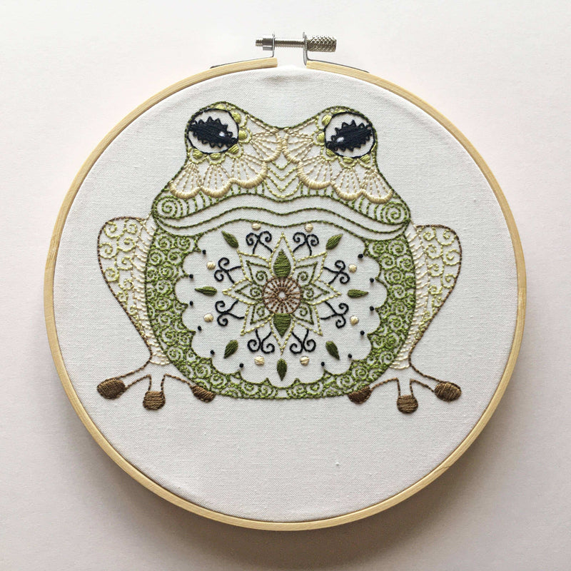 Stickset Frosch: Set in Schachtel mit Stickrahmen