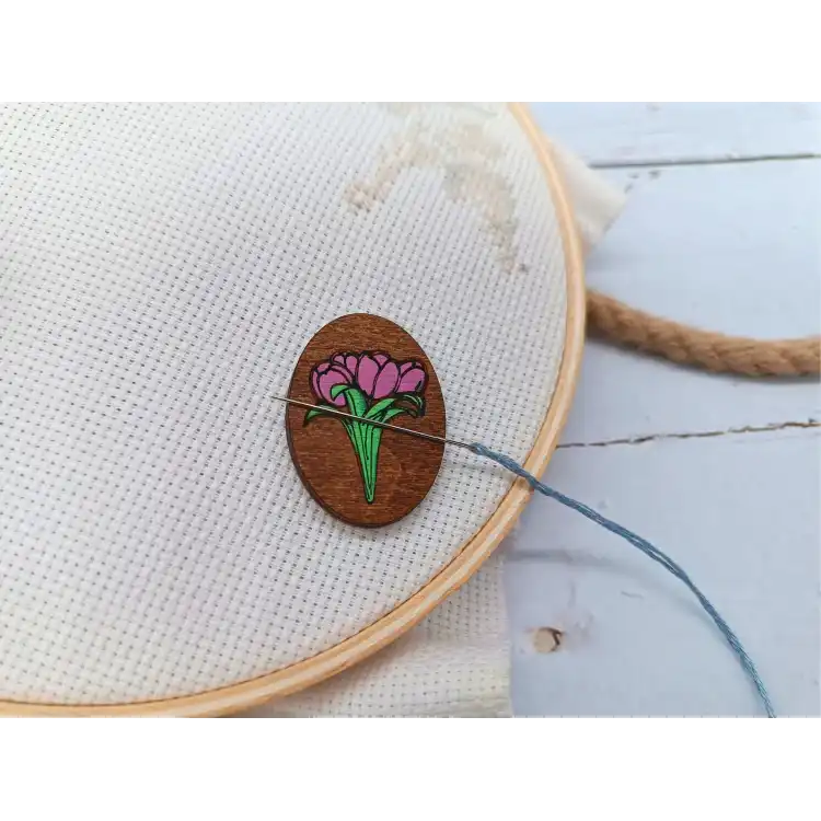MAGNETIC NEEDLE HOLDER. FLOWERS KF059/204P