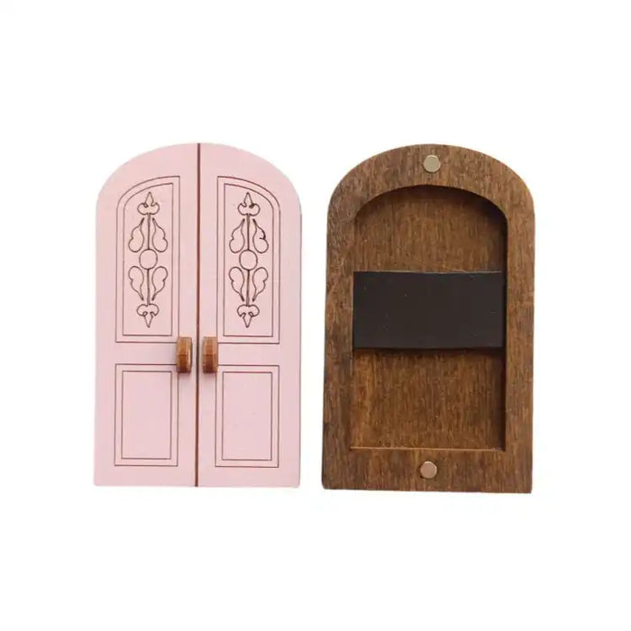 WOODEN NEEDLE CASE "PINK DOOR" KF056/60