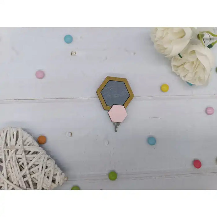 NEEDLE THREADER. PINK HEXAGON KF070/2