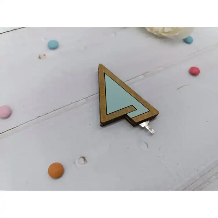 NEEDLE THREADER. TURQUOISE TRIANGLE KF070/3