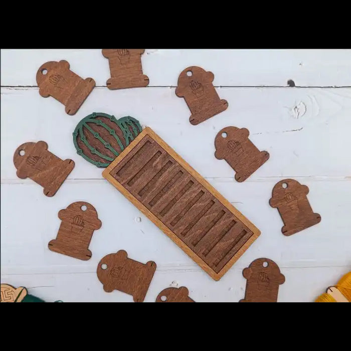 ORGANIZER WITH BOBBINS (10 PCS). CACTUS KF016/2