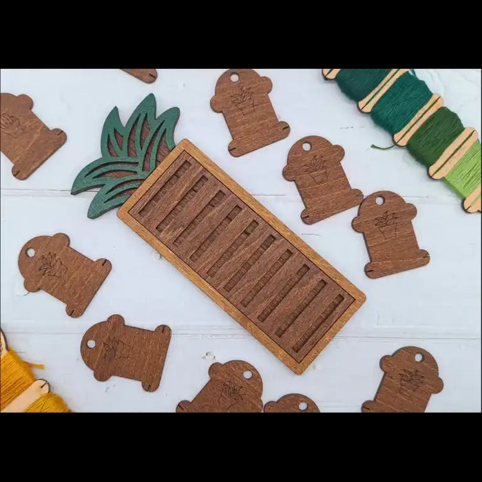 ORGANIZER WITH BOBBINS (10PCS). SUCCULENT KF016/3