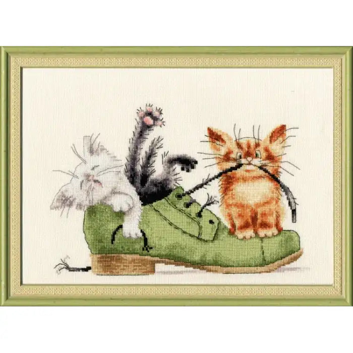 CROSS STITCH KIT - KITTENS IN A SHOE S/VK033