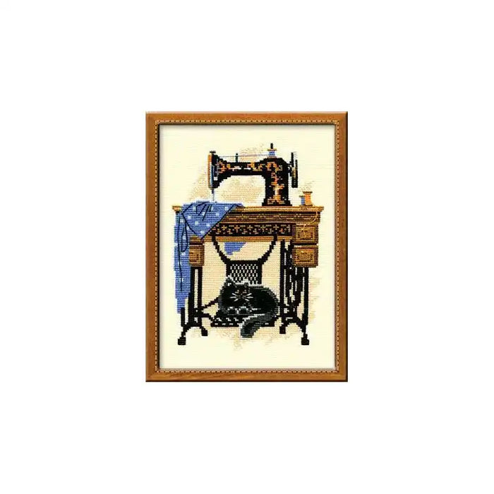Cross Stitch Kit Riolis - CAT WITH SEWING MACHINE 857