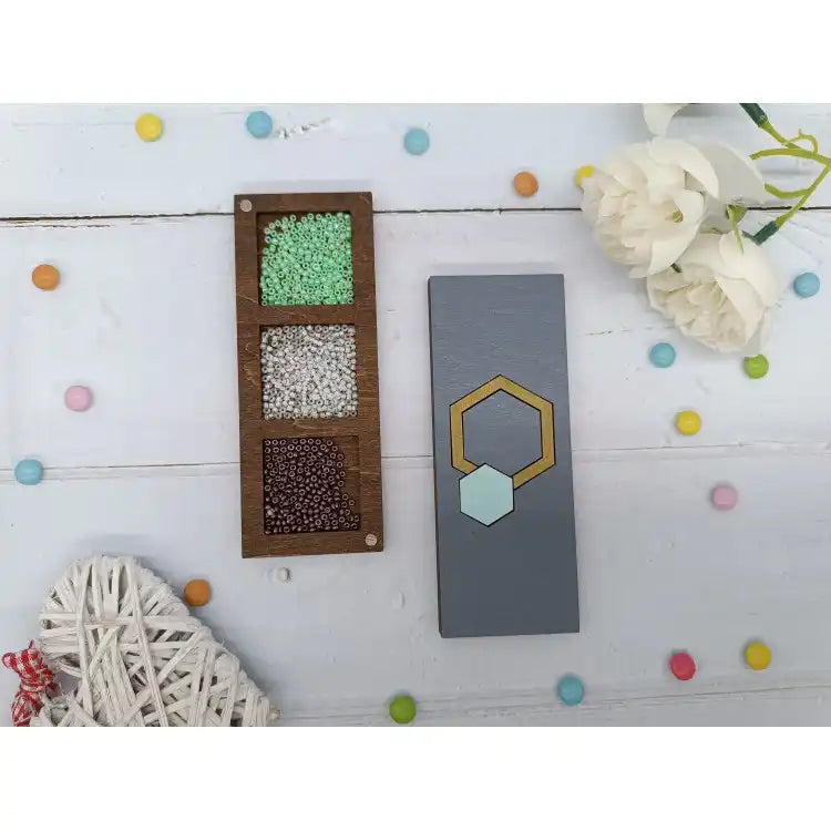 WOODEN BOX FOR BEADS. TURQUOISE HEXAGON KF027/105