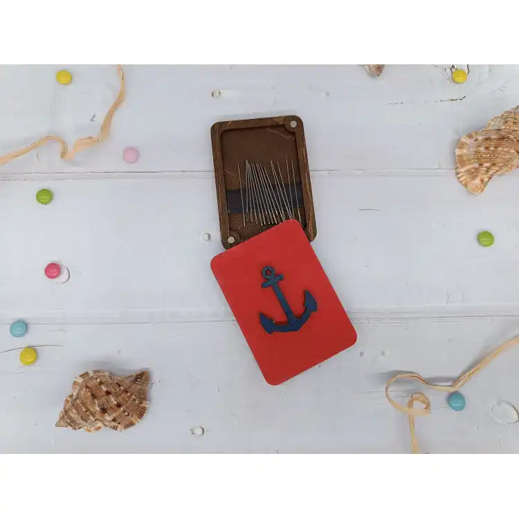 WOODEN NEEDLE CASE. ANCHOR. KF056/39